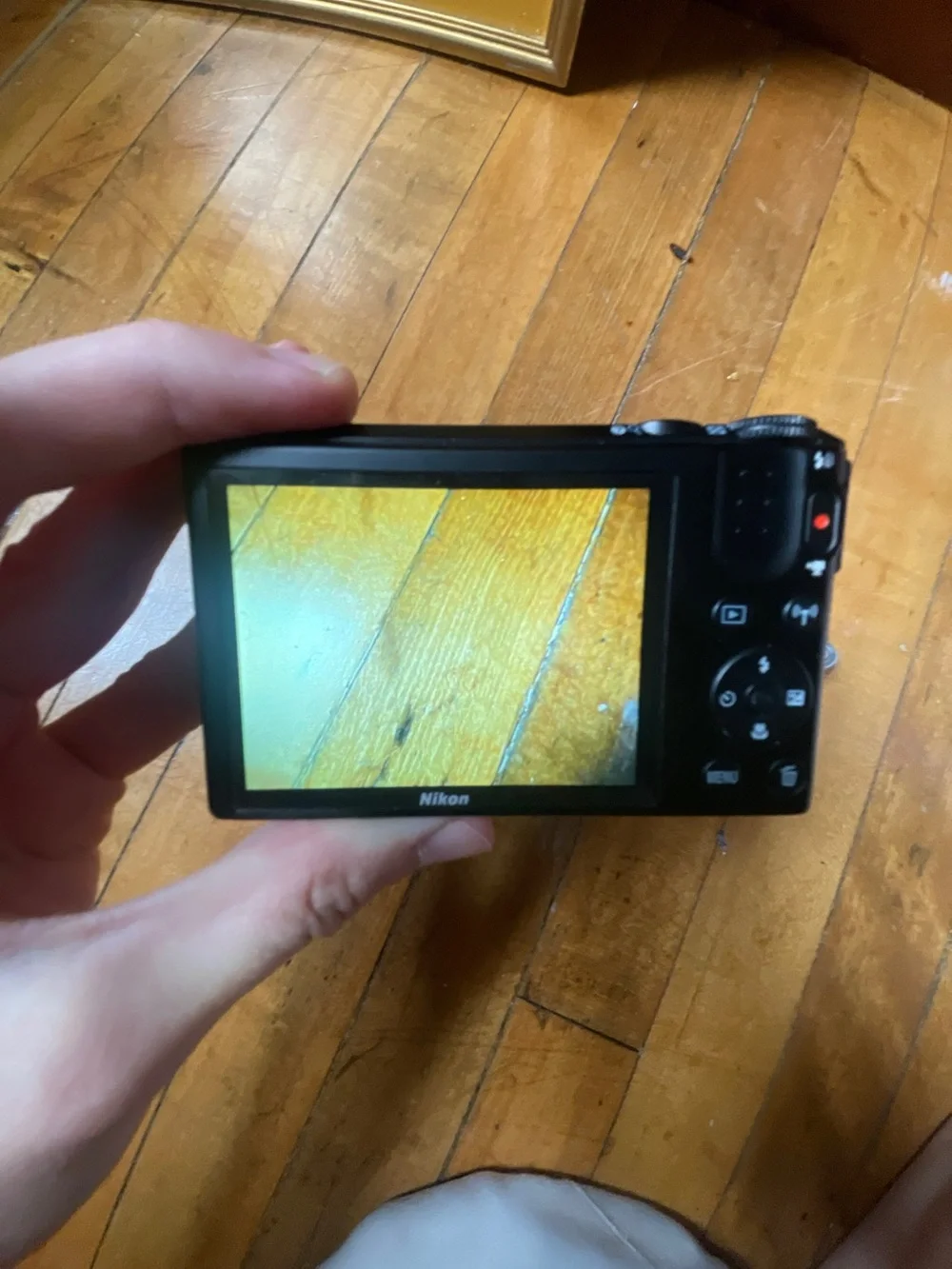 Nikon COOLPIX S7000 Digital Camera 16 MP 20x Optical Zoom w/battery. No Charger